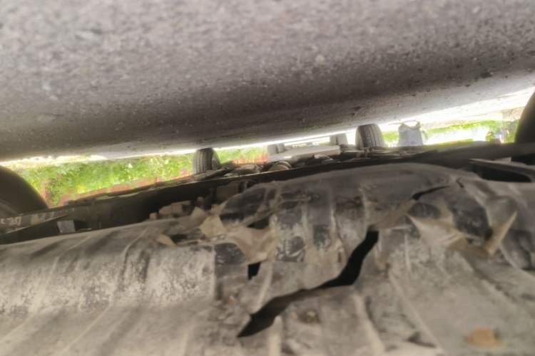 Used Hyundai Verna (older generation) 2010 Sedan 1.4L Manual Comfort GS Chassis Front