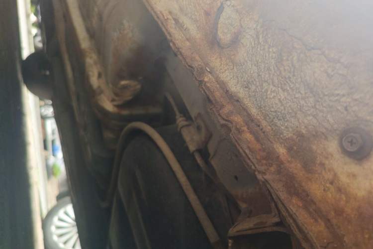 Used Hyundai Verna (older generation) 2010 Sedan 1.4L Manual Comfort GS Chassis Rear Left
