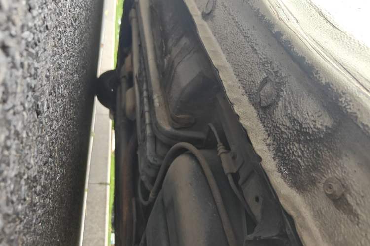 Used Hyundai Verna (older generation) 2010 Sedan 1.4L Manual Comfort GS Chassis Rear Left
