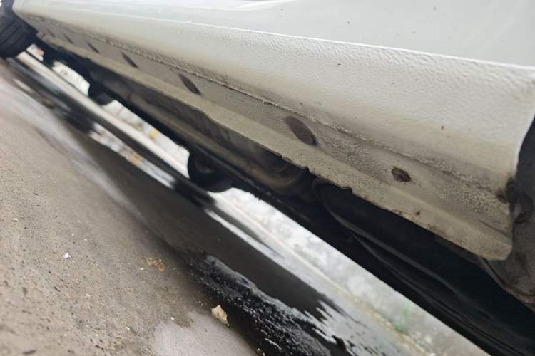 Used Hyundai Verna (older generation) 2010 Sedan 1.4L Manual Comfort GS Chassis Rear Left