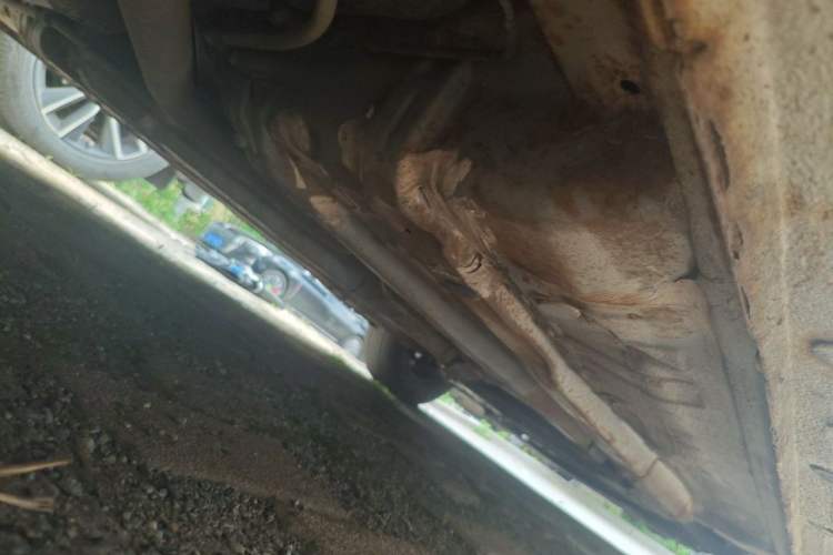 Used Hyundai Verna (older generation) 2010 Sedan 1.4L Manual Comfort GS Chassis Rear Right