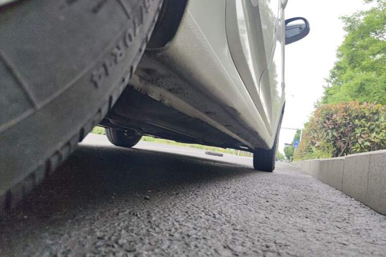 Used Hyundai Verna (older generation) 2010 Sedan 1.4L Manual Comfort GS Chassis Rear Right