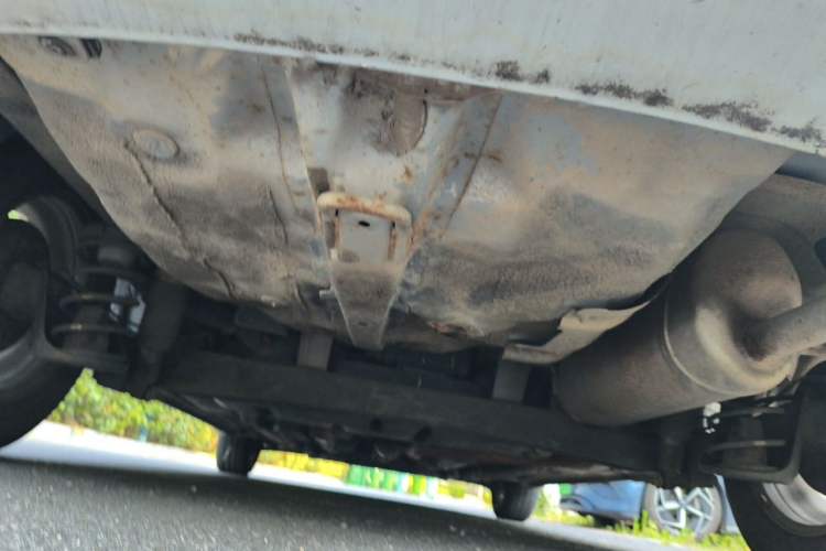Used Hyundai Verna (older generation) 2010 Sedan 1.4L Manual Comfort GS Chassis Rear
