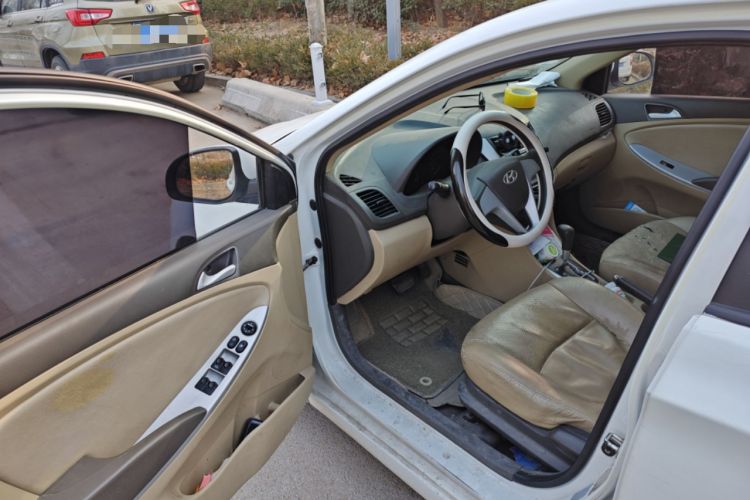 Used Hyundai Verna (older generation) 2010 Sedan 1.4L Automatic Comfort Model GS Driver Seat