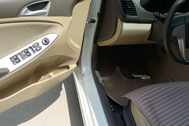 Used Hyundai Verna (older generation) 2010 Sedan 1.4L Automatic Fashionable GT Model Driver Seat