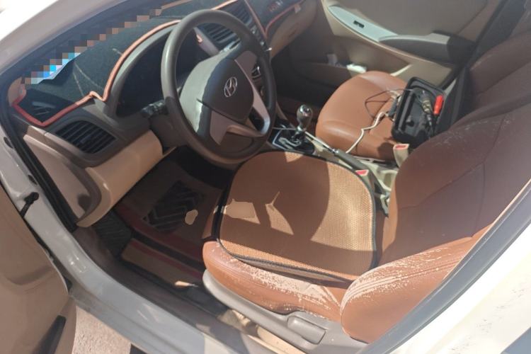 Used Hyundai Verna (older generation) 2010 Sedan 1.4L Manual Comfort GS Driver Seat