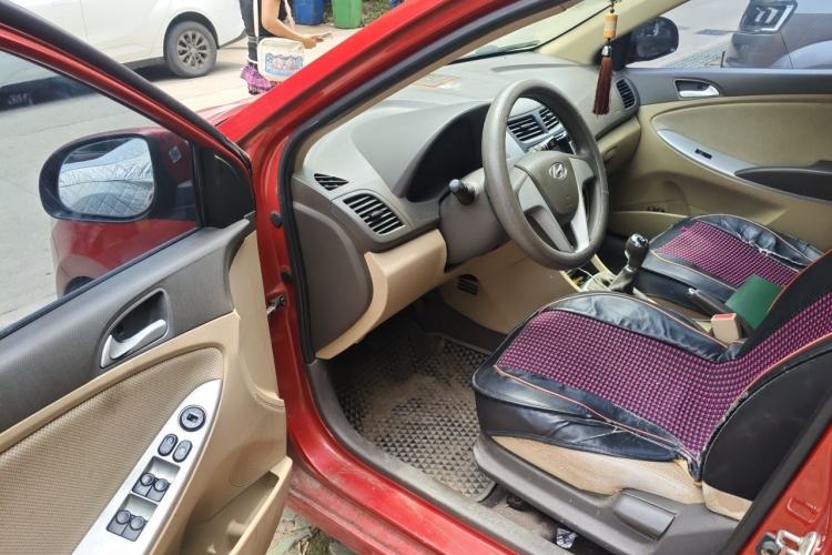Used Hyundai Verna (older generation) 2010 Sedan 1.4L Manual Comfort GS Driver Seat