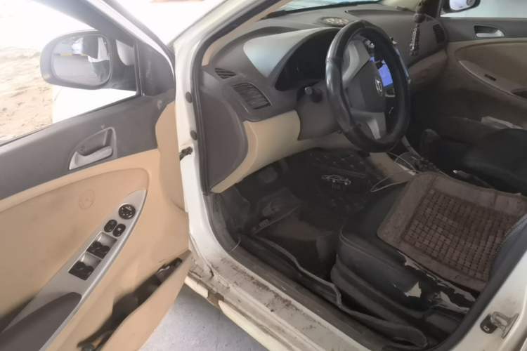 Used Hyundai Verna (older generation) 2010 Sedan 1.4L Automatic Fashionable GT Model Driver Seat