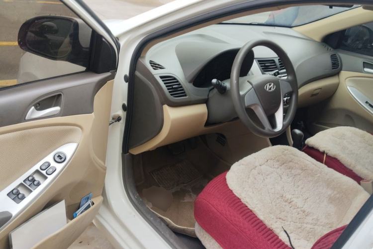 Used Hyundai Verna (older generation) 2010 Sedan 1.4L Automatic Comfort Model GS Driver Seat