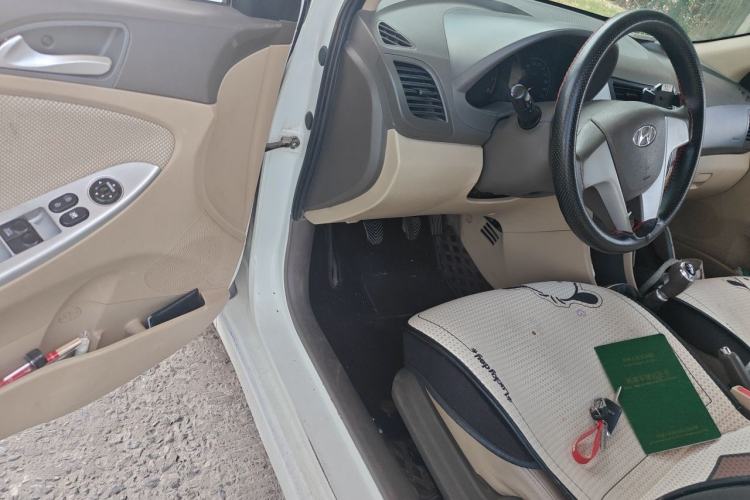 Used Hyundai Verna (older generation) 2010 Sedan 1.4L Manual BLUE Model Driver Seat
