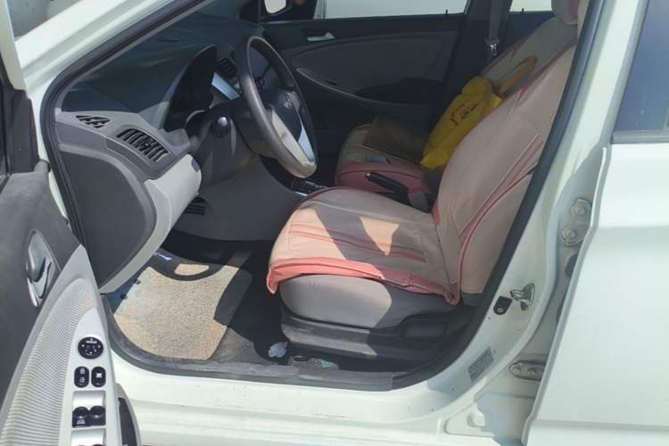 Used Hyundai Verna (older generation) 2010 Sedan 1.4L Automatic Comfort Model GS Driver Seat