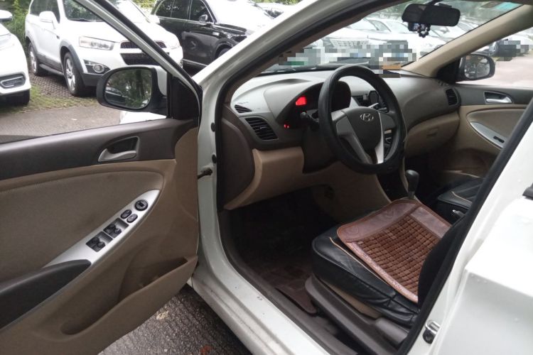 Used Hyundai Verna (older generation) 2010 Sedan 1.4L Automatic Comfort Model GS Driver Seat