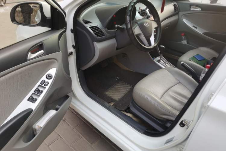 Used Hyundai Verna (older generation) 2010 Sedan 1.4L Automatic Comfort Model GS Driver Seat
