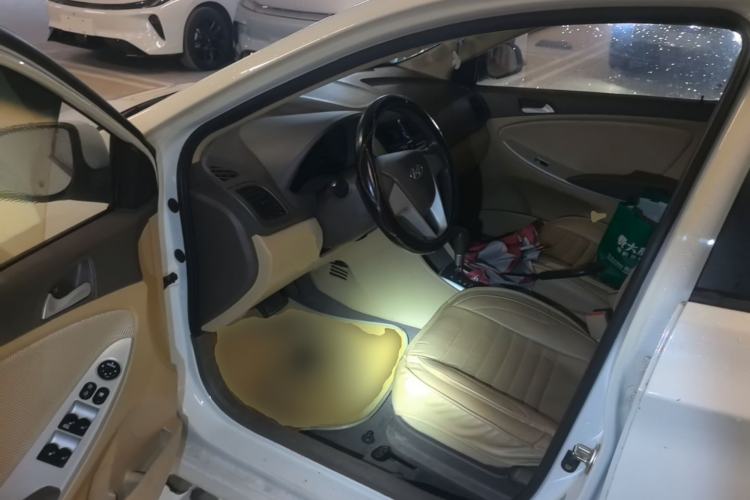 Used Hyundai Verna (older generation) 2010 Sedan 1.4L Automatic Comfort Model GS Driver Seat