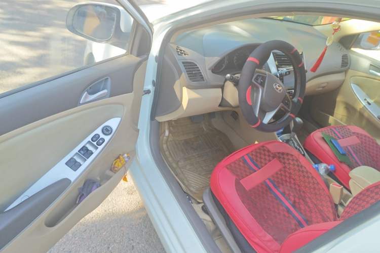 Used Hyundai Verna (older generation) 2010 Sedan 1.4L Automatic Fashionable GT Model Driver Seat