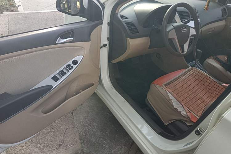 Used Hyundai Verna (older generation) 2010 Sedan 1.4L Automatic Comfort Model GS Driver Seat