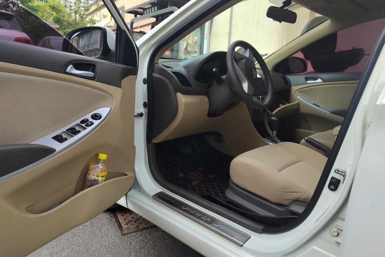 Used Hyundai Verna (older generation) 2010 Sedan 1.4L Automatic Fashionable GT Model Driver Seat