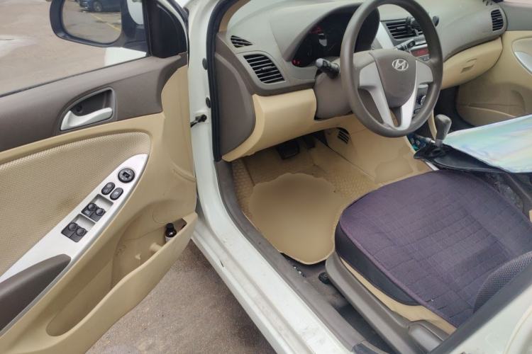 Used Hyundai Verna (older generation) 2010 Sedan 1.4L Automatic Comfort Model GS Driver Seat
