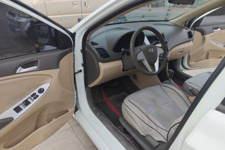 Used Hyundai Verna (older generation) 2010 Sedan 1.4L Automatic Comfort Model GS Driver Seat