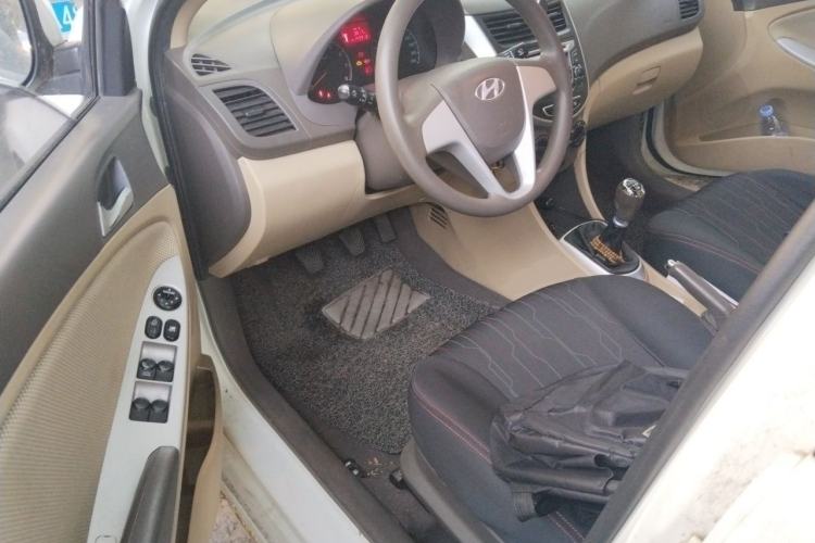 Used Hyundai Verna (older generation) 2010 Sedan 1.4L Manual Comfort GS Driver Seat