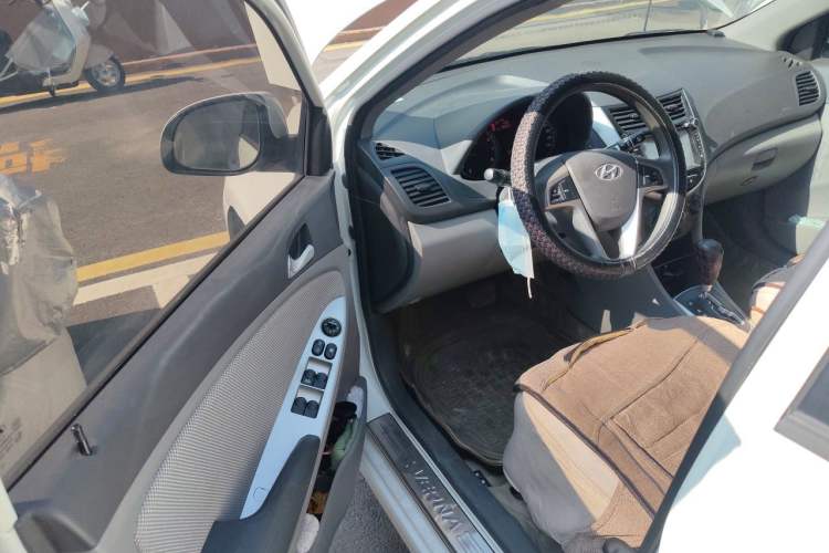 Used Hyundai Verna (older generation) 2010 Sedan 1.4L Automatic Fashionable GT Model Driver Seat