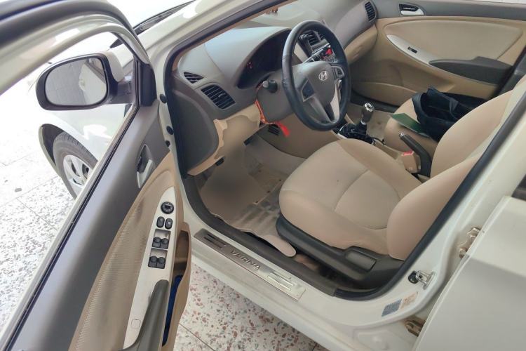 Used Hyundai Verna (older generation) 2010 Sedan 1.4L Manual Comfort GS Driver Seat