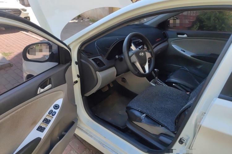 Used Hyundai Verna (older generation) 2010 Sedan 1.4L Automatic Comfort Model GS Driver Seat