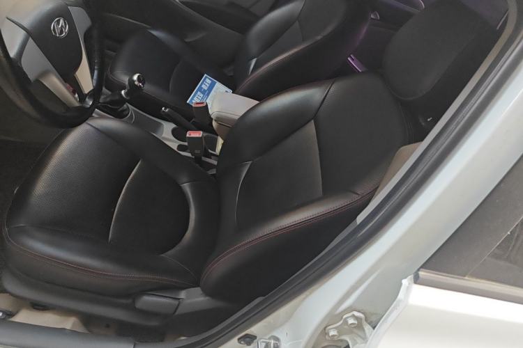 Used Hyundai Verna (older generation) 2010 Sedan 1.4L Manual Comfort GS Driver Seat