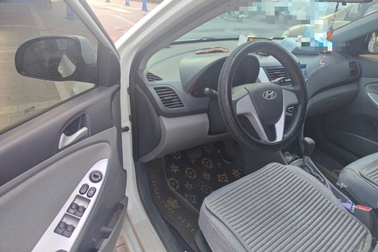 Used Hyundai Verna (older generation) 2010 Sedan 1.4L Automatic Comfort Model GS Driver Seat