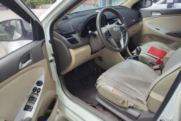 Used Hyundai Verna (older generation) 2010 Sedan 1.4L Manual Comfort GS Driver Seat