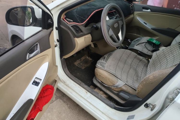 Used Hyundai Verna (older generation) 2010 Sedan 1.4L Manual Standard GL Model Driver Seat
