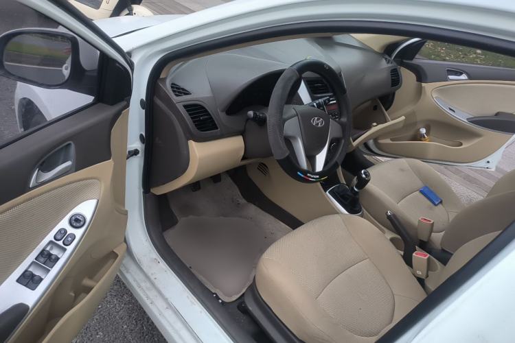 Used Hyundai Verna (older generation) 2010 Sedan 1.4L Manual Comfort GS Driver Seat