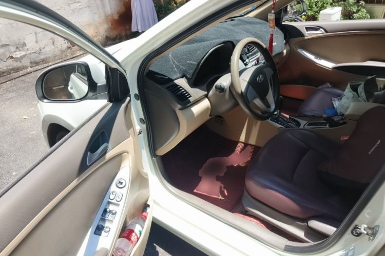 Used Hyundai Verna (older generation) 2010 Sedan 1.4L Automatic Comfort Model GS Driver Seat