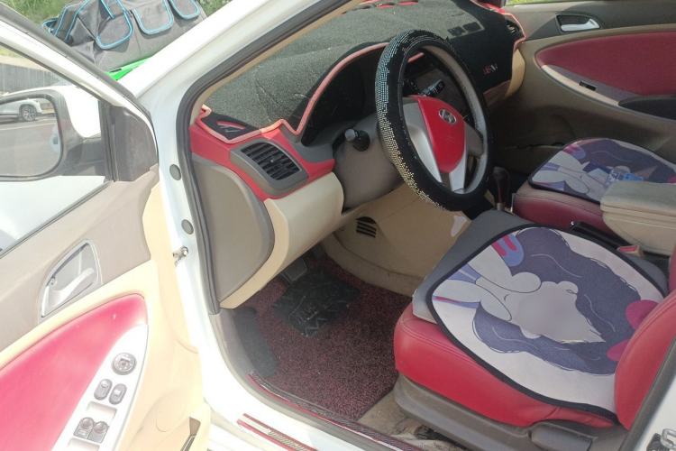 Used Hyundai Verna (older generation) 2010 Sedan 1.4L Automatic Comfort Model GS Driver Seat