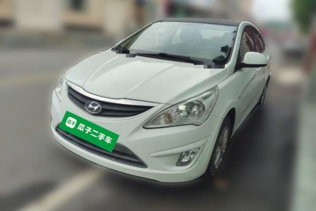 Używany Hyundai Verna (older generation) 2010 Sedan 1.4L Manual Comfort GS