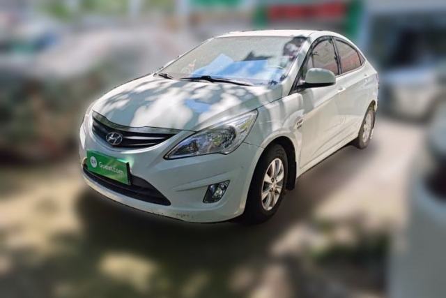 Używany Hyundai Verna (older generation) 2010 Sedan 1.4L Manual Comfort GS