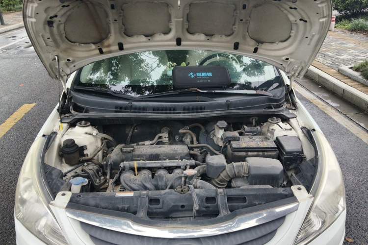 Used Hyundai Verna (older generation) 2010 Sedan 1.4L Manual Comfort GS Engine Bay