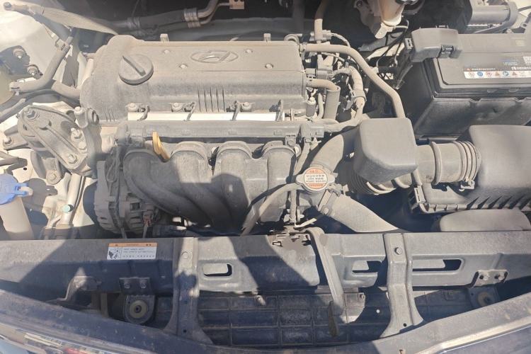 Used Hyundai Verna (older generation) 2010 Sedan 1.4L Manual Comfort GS Engine Bay