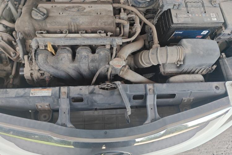 Used Hyundai Verna (older generation) 2010 Sedan 1.4L Manual BLUE Model Engine Bay