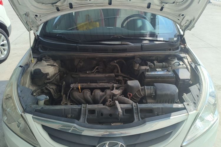 Used Hyundai Verna (older generation) 2010 Sedan 1.4L Automatic Comfort Model GS Engine Bay