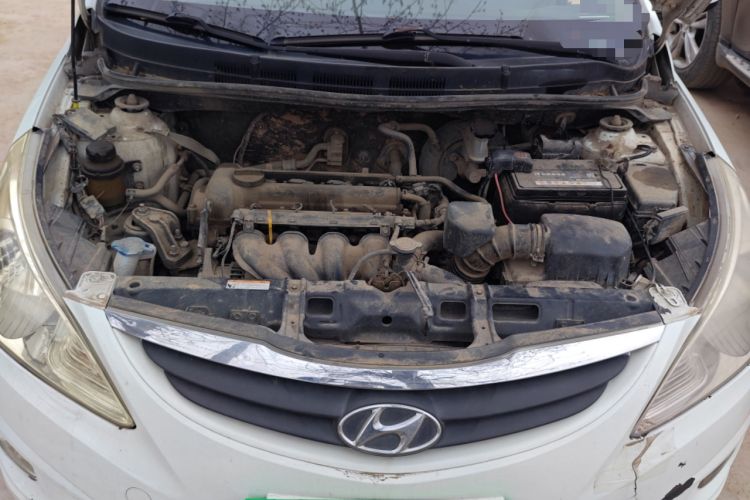 Used Hyundai Verna (older generation) 2010 Sedan 1.4L Manual Comfort GS Engine Bay