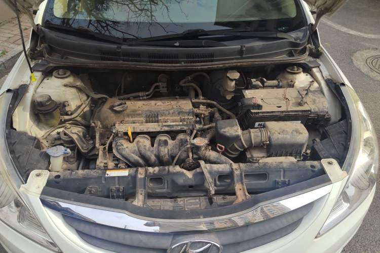 Used Hyundai Verna (older generation) 2010 Sedan 1.4L Automatic Fashionable GT Model Engine Bay