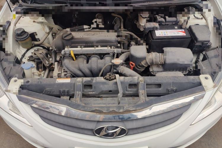 Used Hyundai Verna (older generation) 2010 Sedan 1.4L Automatic Comfort Model GS Engine Bay