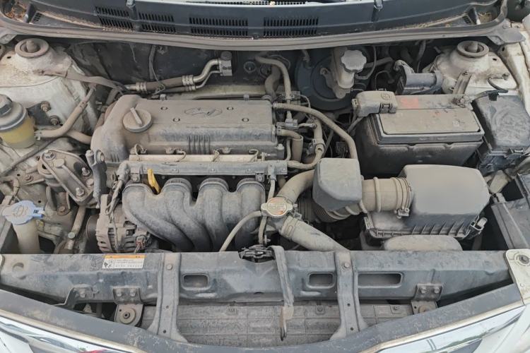 Used Hyundai Verna (older generation) 2010 Sedan 1.4L Manual Comfort GS Engine Bay