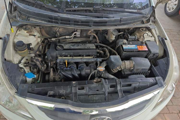 Used Hyundai Verna (older generation) 2010 Sedan 1.4L Manual Comfort GS Engine Bay
