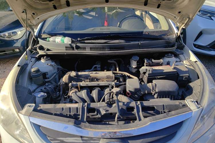 Used Hyundai Verna (older generation) 2010 Sedan 1.4L Automatic Comfort Model GS Engine Bay