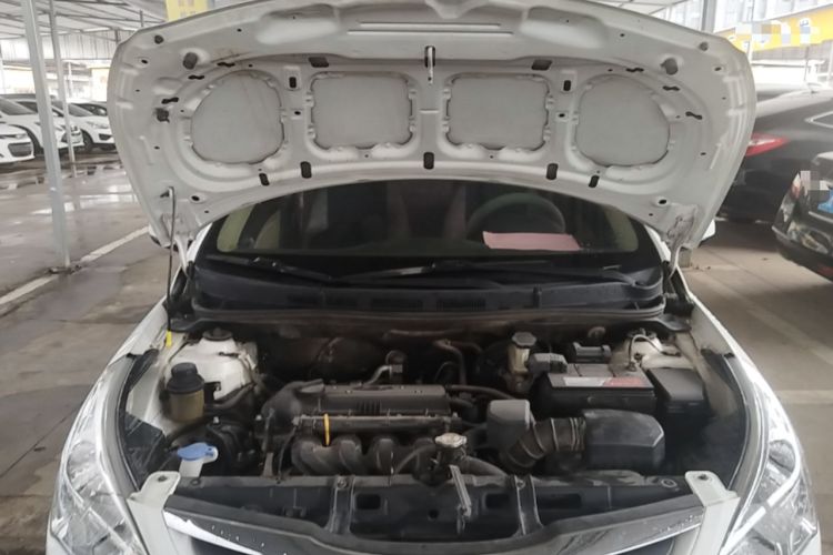 Used Hyundai Verna (older generation) 2010 Sedan 1.4L Manual Comfort GS Engine Bay
