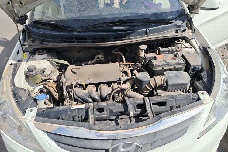 Used Hyundai Verna (older generation) 2010 Sedan 1.4L Manual Comfort GS Engine Bay