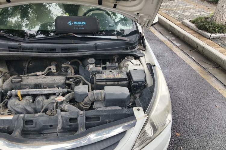 Used Hyundai Verna (older generation) 2010 Sedan 1.4L Manual Comfort GS Engine Bay Left