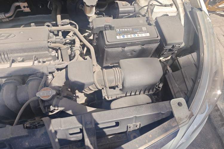 Used Hyundai Verna (older generation) 2010 Sedan 1.4L Manual Comfort GS Engine Bay Left
